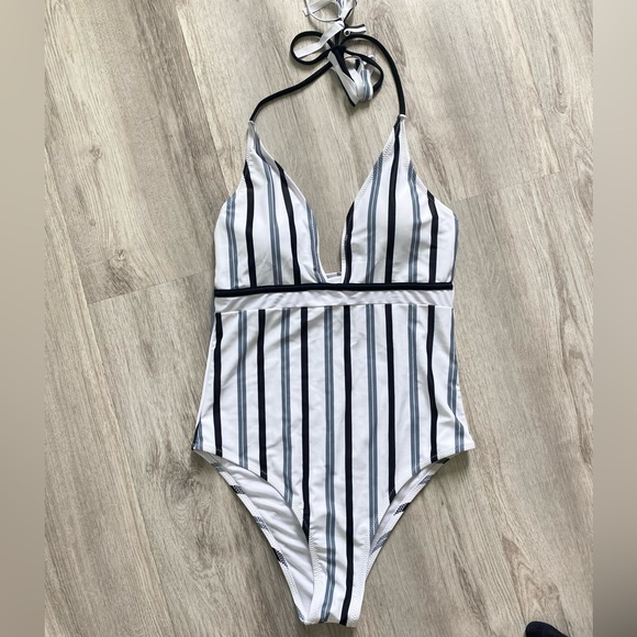 NWT Cupshe One Piece Swimsuit - Picture 4 of 9